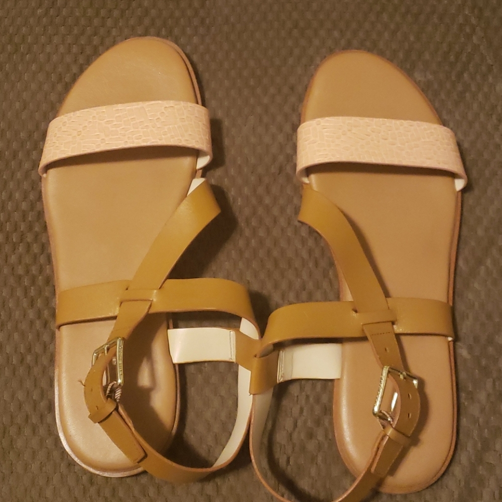 Beige/coral Sandals